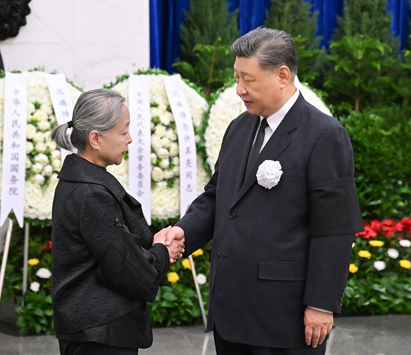 许其亮同志遗体火化 习近平等到八宝山革命公墓送别
