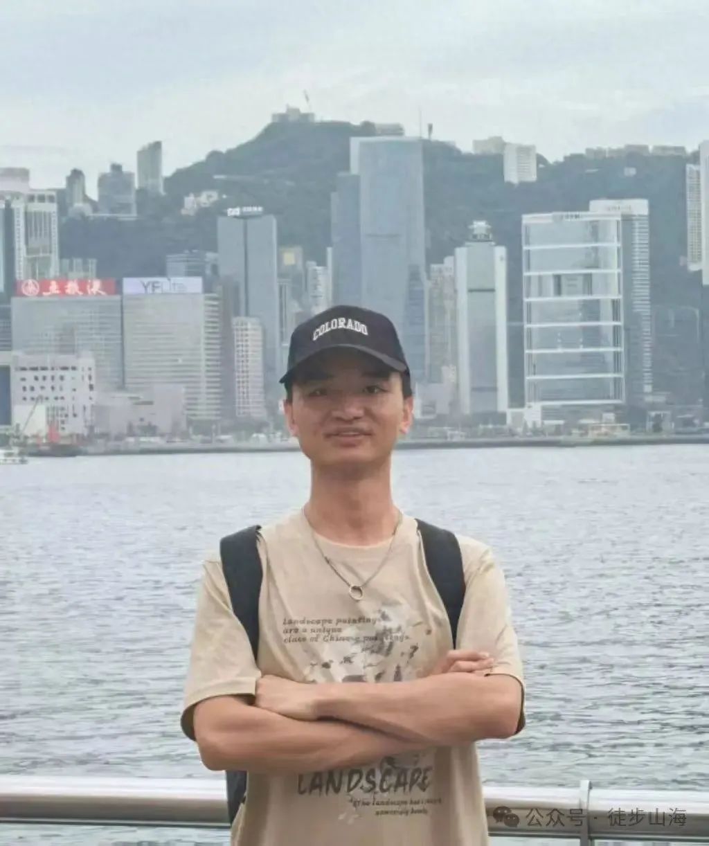 27岁男子深圳登山后失联，家属悬赏万元寻人：最后出现在海岸线附近，失联前一天和朋友聚餐，为人开朗，没有跟谁有摩擦