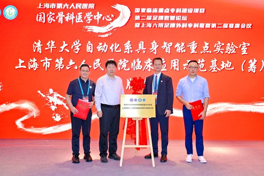 上海一医院宣布：试用高约1.6米人形机器人！预诊只要5-8分钟，1天服务超60人